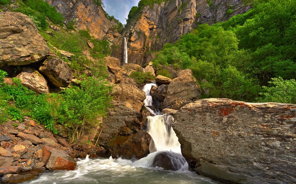 Muchug-najwyzszy-wodospad-54-m-Azerbejdzan-Gabala