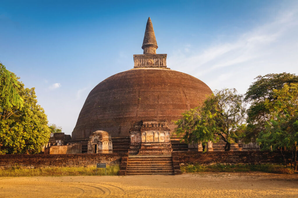 polonnaruwa-rankot-vihara-sri-lanka